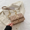 Borsa a tracolla beige trapuntata con logo SS dorato e nappa, dotata di spallina a catena - Cachi