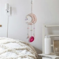 Maan zonvanger met roze kristallen, goudkleurig frame en levendige agaat schijf - Roze