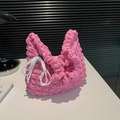 Borsa a spalla rosa acceso con trama a bolle e coulisse bianca decorativa stile chic - Rosa