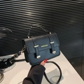 Borsa a tracolla nera in pelle PU con scritte dorate Fashion & Bags e dettagli chic - Nero