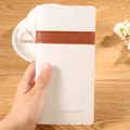 Portefeuille long pour femme en cuir blanc à motif litchi avec bande contrastée marron - Blanc