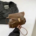 Braune Vintage Schultertasche aus PU-Leder mit Goldverschluss und Falten-Design - Braun