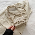 Petit sac bandoulière vintage crème avec motif classique et détails dorés - Blanc Cassé
