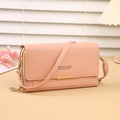 Sac portefeuille long multifonction rose en similicuir texturé avec bandoulière - Rose Clair
