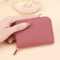 Porte-cartes court zippé en similicuir rose poudré avec une texture grainée chic - Rose Foncé