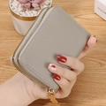 Porte-cartes gris à double fermeture éclair avec texture grainée et détails dorés - Gris