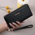 Cartera larga acolchada negra para mujer con cremallera dorada y correa de mano - Negro