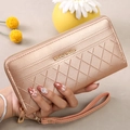 Portafoglio lungo oro rosa trapuntato con zip e cinturino da polso, pochette elegante donna - Oro