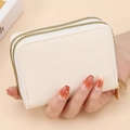 Portacarte RFID da donna color crema con motivo a coccodrillo e doppia cerniera - Stile Doppia Cerniera con Trama a Coccodrillo / Bianco