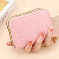 Portefeuille rose motif crocodile pour femme avec double fermeture éclair dorée et RFID - Style à Double Fermeture Éclair Texture Crocodile / Rose