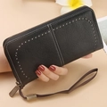 Schwarze RFID-Geldbörse mit Vintage-Lochmuster, Litschi-Struktur und praktischer Handschlaufe - Schwarz