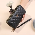 Pochette longue matelassée noire avec double fermeture éclair et logo cœur doré - Noir