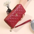 Cartera larga roja acolchada con doble cremallera y elegantes detalles de corona dorada - Rojo