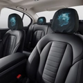 Dettaglio dei copripoggiatesta auto con stampa lupo e tessuto elastico su sedili neri - Stile Lupo Scintilla di Fulmine (D3)