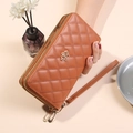 Cartera acolchada marrón con doble cremallera y correa de muñeca para mujer - Marrón