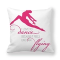 Kissenbezug aus Pfirsichhaut mit roter Ballerina-Silhouette und inspirierendem Spruch - Springende Pose Zitate Stil (2) / 45x45 cm