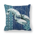 Detail eines Kissenbezugs mit weißem Hummer-Skizze und blauem Holzhintergrund-Design - Hummer-Muster (6)