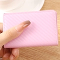 Porte-cartes rose en cuir à motif fibre de carbone au design mince et compact - Texture Fibre de Carbone-Rose