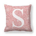 Housse de coussin pailletée or rose avec une grande lettre S blanche sur peau de pêche - 45x45 cm / Lettre S