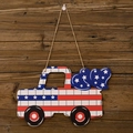 Dettaglio decorazione murale in legno a forma di camion con stelle e strisce americane - Stile Camion a Stelle e Strisce con Cuore (L3-9)