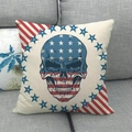 Federa per cuscino in lino con teschio bandiera americana su divano grigio - Stile Teschio con Motivo Bandiera USA