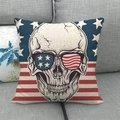 Federa in lino con teschio e bandiera americana su un divano in tessuto grigio - Stile Teschio con Occhiali da Sole Bandiera USA