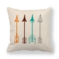 Moderne linnen kussensloop met vier gekleurde pijlen in boho-stijl op een witte achtergrond - 45x45 cm / Stam Handgetekende Pijlen(3)