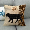 Kissenbezug mit Leopardenmuster und Vintage-Karte mit Tigersilhouette auf grauem Sofa - 45x45 cm / Tiger Silhouette (Stil 4)