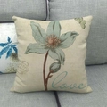 Federa vintage in lino con fiori e farfalle su un divano grigio per la casa - Motivo Love (1) / Standard