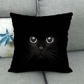 Detailaufnahme Kissenbezug aus Leinen mit schwarzem Katzengesicht und hellen Augen - Quadratisch / Schwarze Katze Gelbe Augen Nahaufnahme