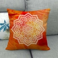 Detailopname van oranje kleurverloop linnen kussensloop met wit mandala kantpatroon - 45x45cm / Oranje Rood Verloop Mandala (4)