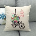 Détail de la housse de coussin en lin avec tour Eiffel et vélo à fleurs de Paris - Style Bicyclette Fleur Paris (4)