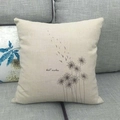 Dandelion Leinen-Kissenbezug mit 'best wishes' Aufdruck auf grauem Sofa - Best Wishes Löwenzahn