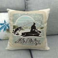 Leinen Kissenbezug mit Vintage-Angeldruck auf einem grauen Sofa im Retro-Stil - Vintage See Angeln