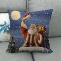 Fodera per cuscino natalizio in lino con design Babbo Natale su sfondo divano blu scuro - Stile Babbo Natale con sacco dei regali notte innevata (2)
