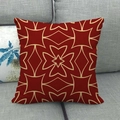 Linnen kussenhoes met rood geometrisch bloemenpatroon op een grijze bank - Rood Goud Doorlopend Bloem (8) / 45x45cm
