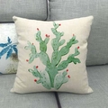 Deko-Kissenbezug aus Leinen mit handgemalten grünen Kaktusmotiven auf beigem Stoff - 45x45cm / Grüner Kaktus mit Roter Blume (2)