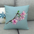 Dettaglio del tessuto in lino azzurro con stampa di fiori di ciliegio rosa sul cuscino - 45x45cm / Fiori di Ciliegio Blu Chiaro