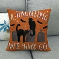 Nahaufnahme von Halloween-Leinenkissenbezug mit schwarzen Katzen, Fledermäusen und RIP-Motiv - Orange Schwarze Katze Grabstein (11) / 45x45 cm