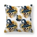 Detailansicht des Kissenbezugs mit Orangen Totenkopf, Hexenhut und Sonnenblumen-Muster - Sonnenblume Blauer Zaubererhut Skelett (1)