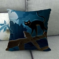 Fodera per cuscino Halloween in lino con gatto nero e luna piena sul divano - Gatto del Castello Blu (2)
