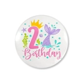 Dettaglio della spilla a sirena per il 2° compleanno con numero rosa e corona dorata - Stile 2° Compleanno