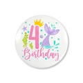 Dettaglio della spilla di compleanno a sirena con numero quattro rosa e decori - Stile 4° Compleanno