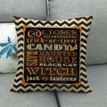 Halloween Kissenbezug aus Leinen mit orangem Zickzackmuster und festlicher Typografie - Vintage Festliche Keywords (15) / 45x45 cm