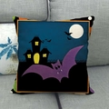 Halloween kussenhoes met cartoon vleermuizen en kasteel op grijze bank - Paarse Vleermuis Kasteel (1)