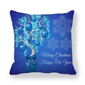 Detailaufnahme Kissenhülle aus Pfirsichhaut mit blauem Weihnachtsbaum und Schneeflocken - Blaues Ornament weißer Baum-Stil (2) / 45x45 cm