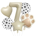 Détail de ballons en aluminium à empreinte de patte pour décoration de fête de 7 ans - Style Numéro 7
