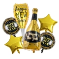Dettaglio del set di palloncini di Capodanno con bottiglia di champagne e stelle dorate - Set Combinazione Bottiglia Bicchiere di Champagne (Set Capodanno 2)
