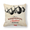 Weihnachts-Kissenbezug aus Pfirsichhaut mit Polka Dots und festlichen Ornamenten - Beige Vintage Handgezeichneter Stil (4)