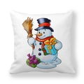 Detailaufnahme von Weihnachtsschneemann-Druck auf dekorativem Pfirsichhaut-Kissenbezug - Schneemann mit schwarzem Zylinder und Geschenkbox (1)